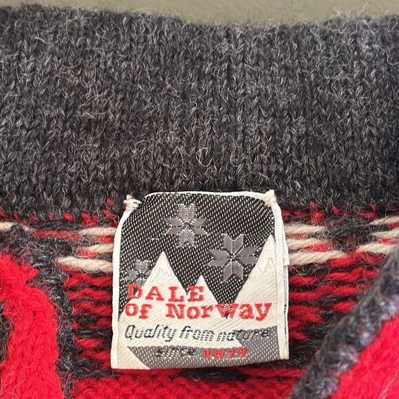 DALE of NORWAY Sweater Luxury Wool Nordic Ski Pewter Clasp Sz Small - Picture 6 of 13